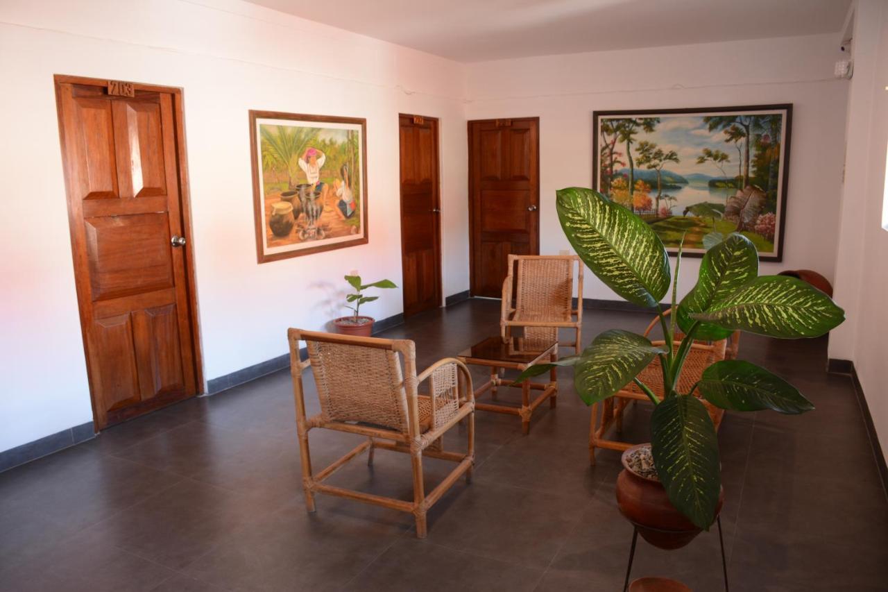Hostal Casa Blanca Tarapoto Eksteriør billede